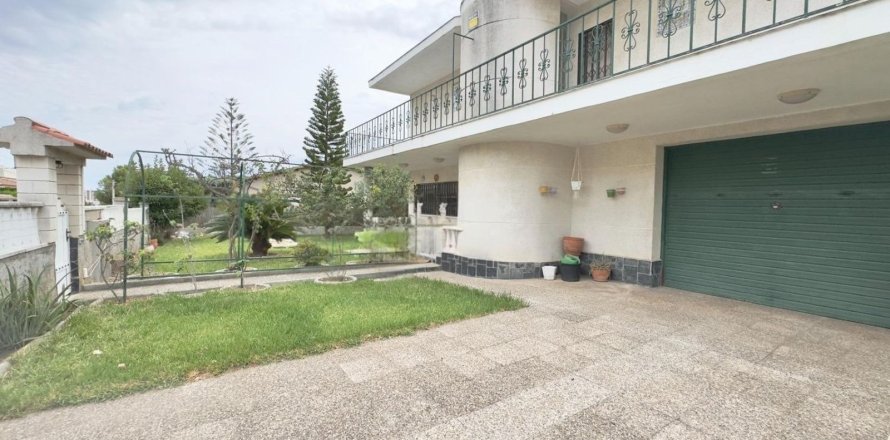 Сasa de 4 dormitorios en venta en Coma-Ruga, Tarragona, Cataluña, Spain № 6795