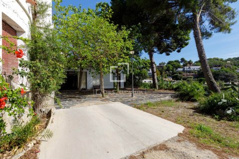 Villa de 9 dormitorios en venta en Premia De Dalt, Barcelona, Cataluña, Spain № 4502 - foto 29