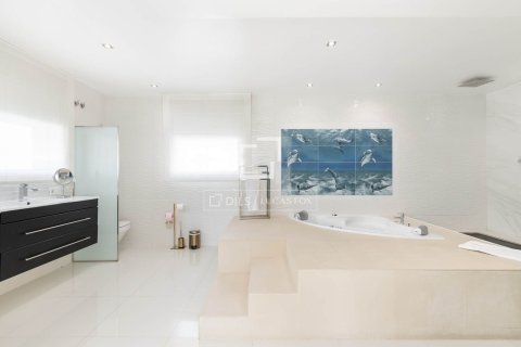 7 bedrooms villa for rent in Castelldefels, Barcelona, Catalonia, Spain № 4508 - photo 19