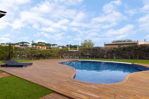 Villa de 4 dormitorios en venta en Sant Vicenc De Montalt, Barcelona, Cataluña, Spain № 3861 - foto 2