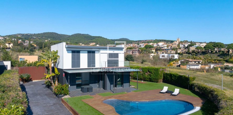 Villa de 4 dormitorios en venta en Sant Vicenc De Montalt, Barcelona, Cataluña, Spain № 3861