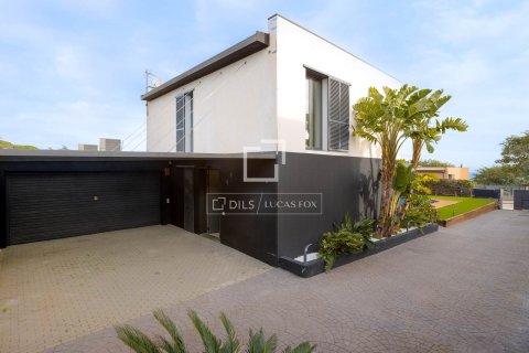 Villa de 4 dormitorios en venta en Sant Vicenc De Montalt, Barcelona, Cataluña, Spain № 3861 - foto 3