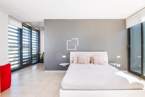 Villa de 6 dormitorios en venta en Sant Cugat del Vallès, Barcelona, Cataluña, Spain № 6394 - foto 28