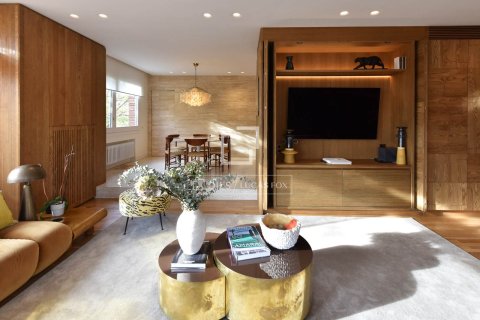4 bedrooms apartment for sale in Barcelona, Catalonia, Spain № 6395 - photo 3