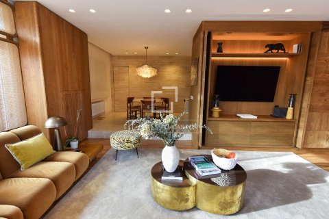 4 bedrooms apartment for sale in Barcelona, Catalonia, Spain № 6395 - photo 8