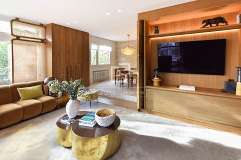4 bedrooms apartment for sale in Barcelona, Catalonia, Spain № 6395 - photo 2