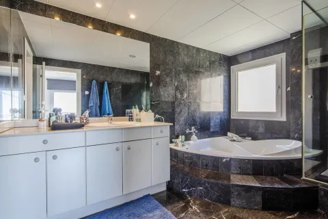 Сasa de 7 dormitorios en venta en Barcelona, Cataluña, Spain № 1608 - foto 5