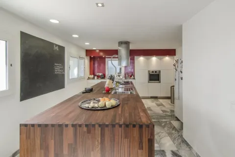Сasa de 7 dormitorios en venta en Barcelona, Cataluña, Spain № 1608 - foto 4