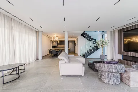 Сasa de 7 dormitorios en venta en Barcelona, Cataluña, Spain № 1607 - foto 3