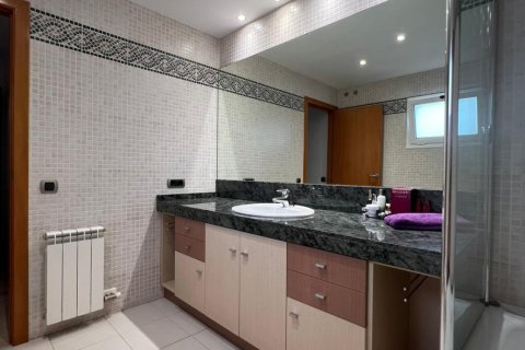 Dúplex de 5 dormitorios en venta en Terrassa, Barcelona, Cataluña, Spain № 7550 - foto 22
