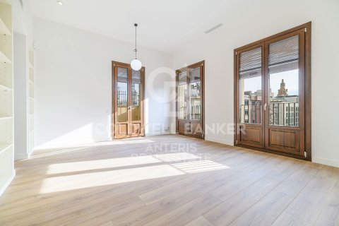 Ático de 2 dormitorios en venta en Barcelona, Cataluña, Spain № 5336 - foto 2