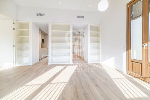 Ático de 2 dormitorios en venta en Barcelona, Cataluña, Spain № 5336 - foto 9