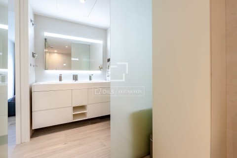 Apartamento de 3 dormitorios en venta en Esplugues de Llobregat, Barcelona, Cataluña, Spain № 6590 - foto 23