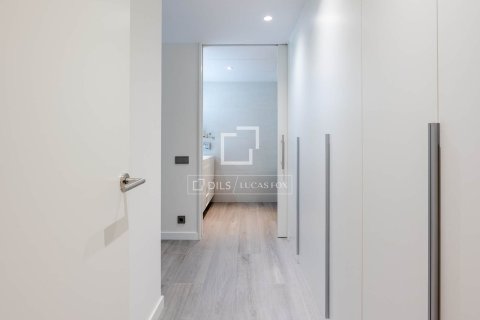 Apartamento de 3 dormitorios en venta en Esplugues de Llobregat, Barcelona, Cataluña, Spain № 6590 - foto 22