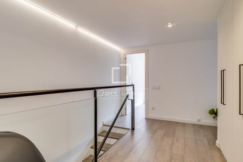 Apartamento de 3 dormitorios en alquiler en Barcelona, Cataluña, Spain № 6589 - foto 24