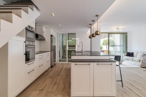 Apartamento de 3 dormitorios en alquiler en Barcelona, Cataluña, Spain № 6589 - foto 2