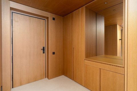 Apartamento de 4 dormitorios en venta en Barcelona, Cataluña, Spain № 6321 - foto 2