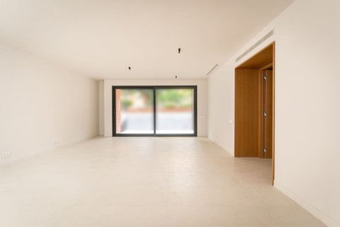 Apartamento de 4 dormitorios en venta en Barcelona, Cataluña, Spain № 6321 - foto 4