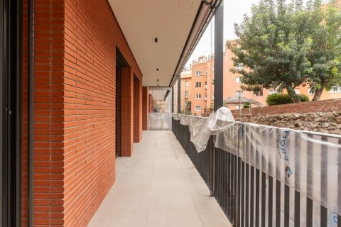 Apartamento de 4 dormitorios en venta en Barcelona, Cataluña, Spain № 6321 - foto 24