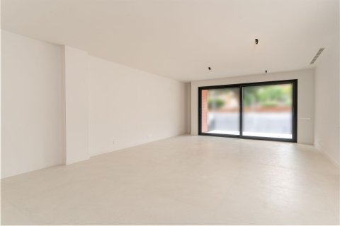 Apartamento de 4 dormitorios en venta en Barcelona, Cataluña, Spain № 6321 - foto 3