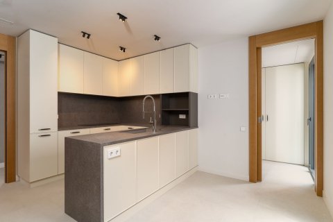 Apartamento de 4 dormitorios en venta en Barcelona, Cataluña, Spain № 6321 - foto 9
