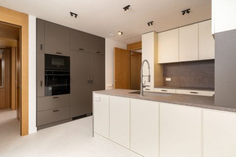 Apartamento de 4 dormitorios en venta en Barcelona, Cataluña, Spain № 6321 - foto 11