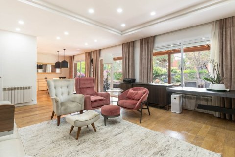 Сasa de 5 dormitorios en venta en Gavà, Barcelona, Cataluña, Spain № 1394 - foto 4