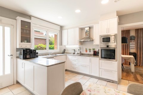 Сasa de 5 dormitorios en venta en Gavà, Barcelona, Cataluña, Spain № 1394 - foto 9