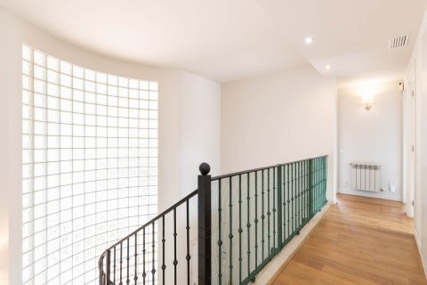Сasa de 5 dormitorios en venta en Gavà, Barcelona, Cataluña, Spain № 1394 - foto 24