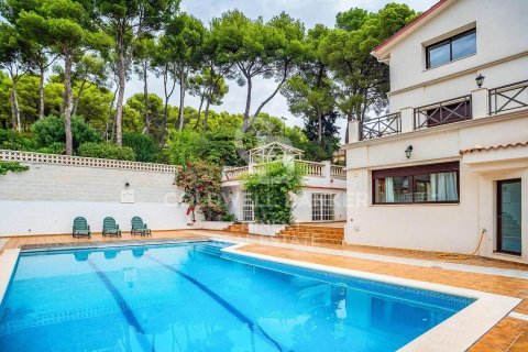 Сasa de 9 dormitorios en venta en Castelldefels, Barcelona, Cataluña, Spain № 5490 - foto 2