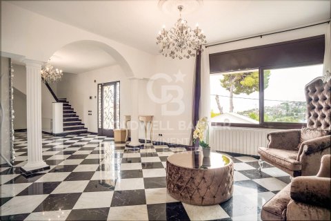 Сasa de 9 dormitorios en venta en Castelldefels, Barcelona, Cataluña, Spain № 5490 - foto 13