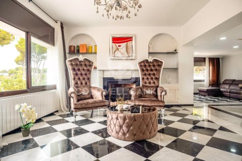 Сasa de 9 dormitorios en venta en Castelldefels, Barcelona, Cataluña, Spain № 5490 - foto 14