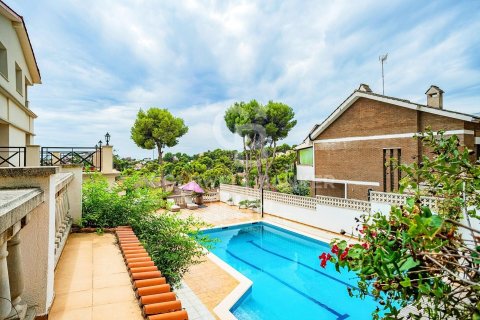 Сasa de 9 dormitorios en venta en Castelldefels, Barcelona, Cataluña, Spain № 5490 - foto 3