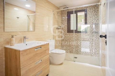 Сasa de 9 dormitorios en venta en Castelldefels, Barcelona, Cataluña, Spain № 5490 - foto 24
