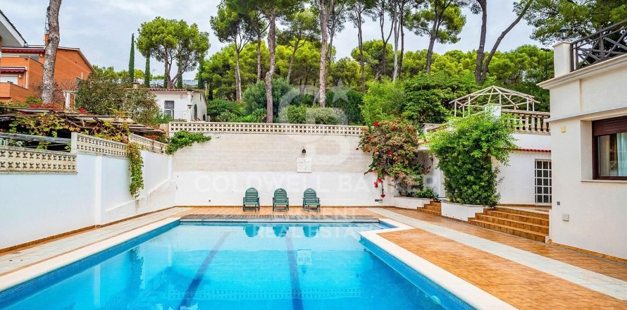 Сasa de 9 dormitorios en venta en Castelldefels, Barcelona, Cataluña, Spain № 5490