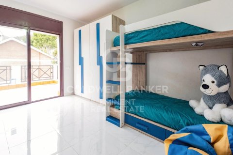Сasa de 9 dormitorios en venta en Castelldefels, Barcelona, Cataluña, Spain № 5490 - foto 26