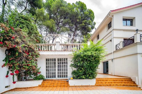 Сasa de 9 dormitorios en venta en Castelldefels, Barcelona, Cataluña, Spain № 5490 - foto 5