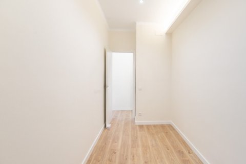 Apartamento de 3 dormitorios en venta en Barcelona, Cataluña, Spain № 1387 - foto 19