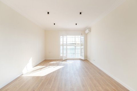 Apartamento de 3 dormitorios en venta en Barcelona, Cataluña, Spain № 1387
