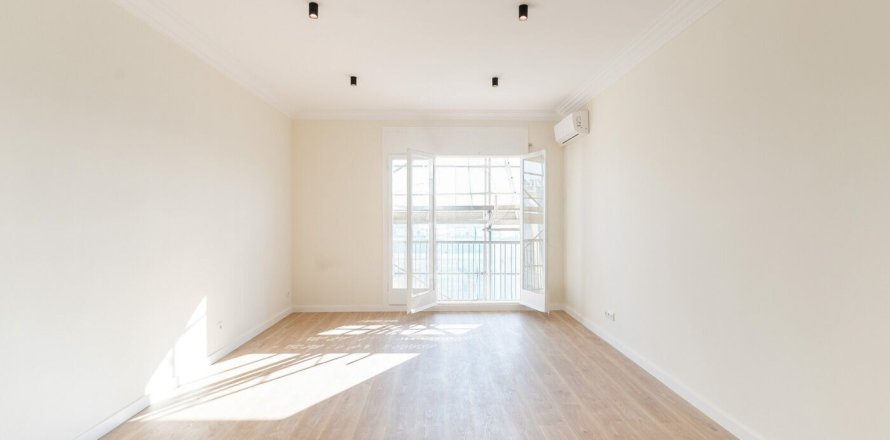 Apartamento de 3 dormitorios en venta en Barcelona, Cataluña, Spain № 1387