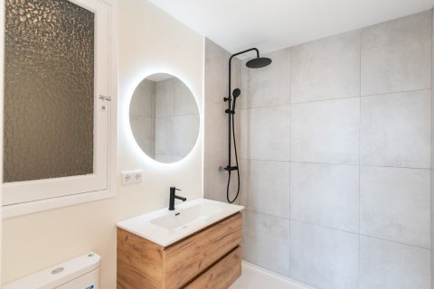 Apartamento de 3 dormitorios en venta en Barcelona, Cataluña, Spain № 1387 - foto 16