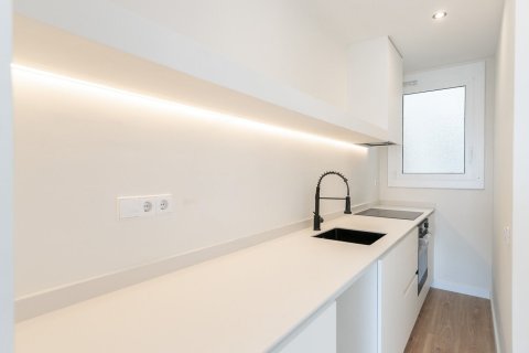 Apartamento de 3 dormitorios en venta en Barcelona, Cataluña, Spain № 1387 - foto 29