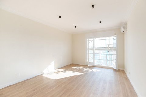 Apartamento de 3 dormitorios en venta en Barcelona, Cataluña, Spain № 1387 - foto 3