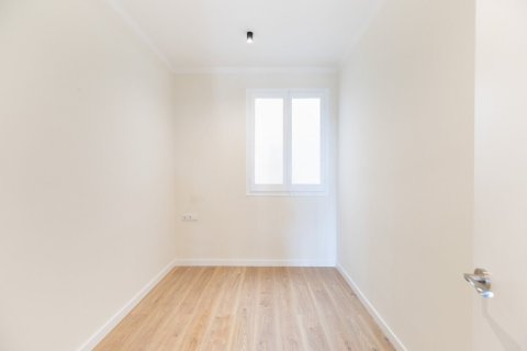 Apartamento de 3 dormitorios en venta en Barcelona, Cataluña, Spain № 1387 - foto 17