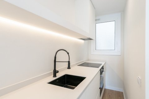 Apartamento de 3 dormitorios en venta en Barcelona, Cataluña, Spain № 1387 - foto 9