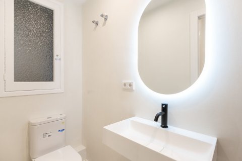 Apartamento de 3 dormitorios en venta en Barcelona, Cataluña, Spain № 1387 - foto 20