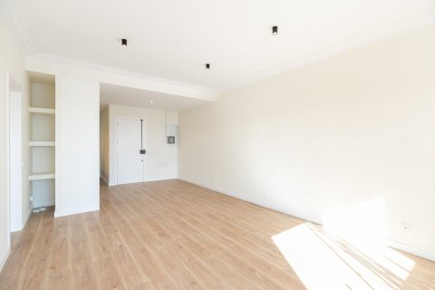 Apartamento de 3 dormitorios en venta en Barcelona, Cataluña, Spain № 1387 - foto 26