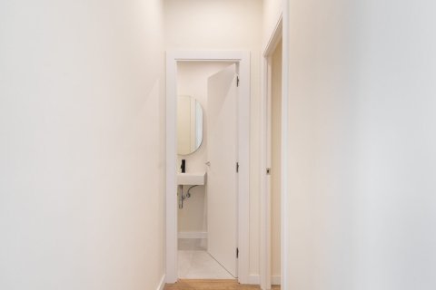 Apartamento de 3 dormitorios en venta en Barcelona, Cataluña, Spain № 1387 - foto 22