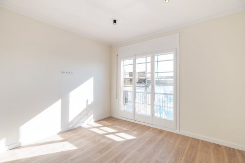 Apartamento de 3 dormitorios en venta en Barcelona, Cataluña, Spain № 1387 - foto 11