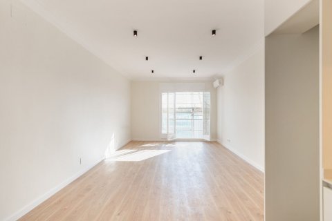 Apartamento de 3 dormitorios en venta en Barcelona, Cataluña, Spain № 1387 - foto 24